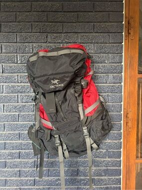 Arc'teryx Bora 65 backpack black red large hiking camping travel